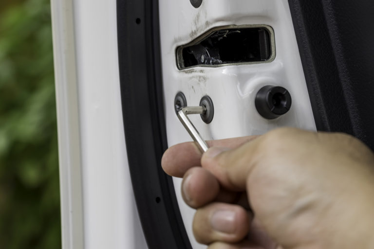 fixing wire switches constant accessibility: car and door unlocking services in eustis fl – available day and night